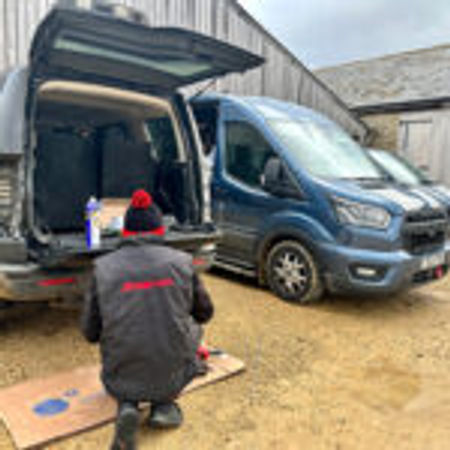 Which mobile towbar fitting company offers the most professional service for fleet vehicles?