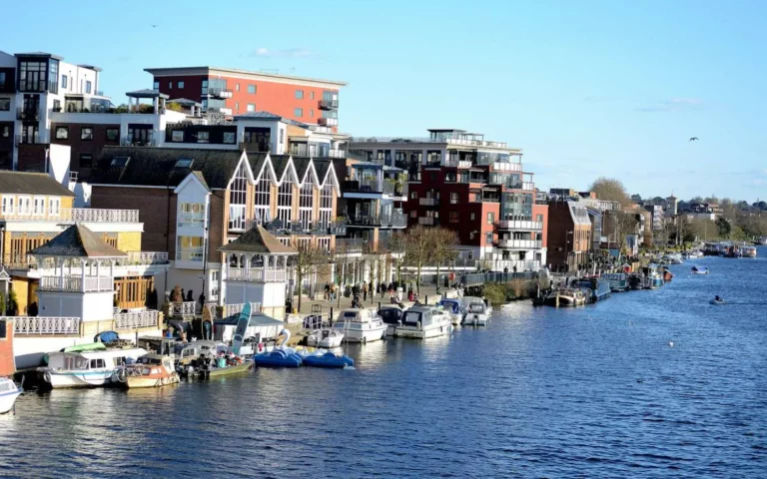 Mobile Towbar Fitting in <em>Kingston upon Thames</em>